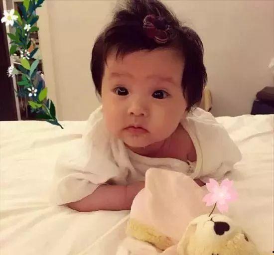 最新流口水爆料,最新明星恋情曝光，甜蜜瞬间引网友热议！